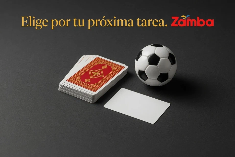 Cartas, balón y tarjeta bancaria sobre un escritorio oscuro junto a las palabras Elige por tu próxima tarea.